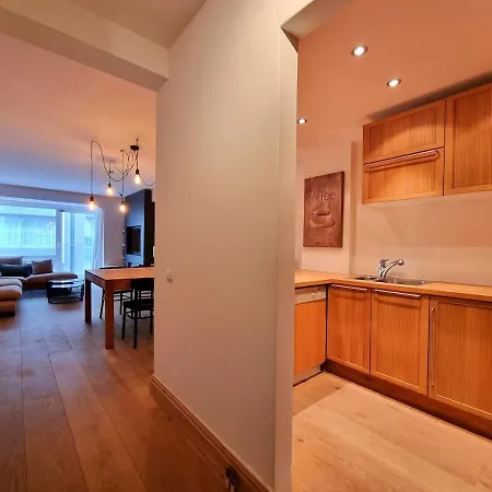 شقة Familie Met 2 Slk Op 50 Meter Het *